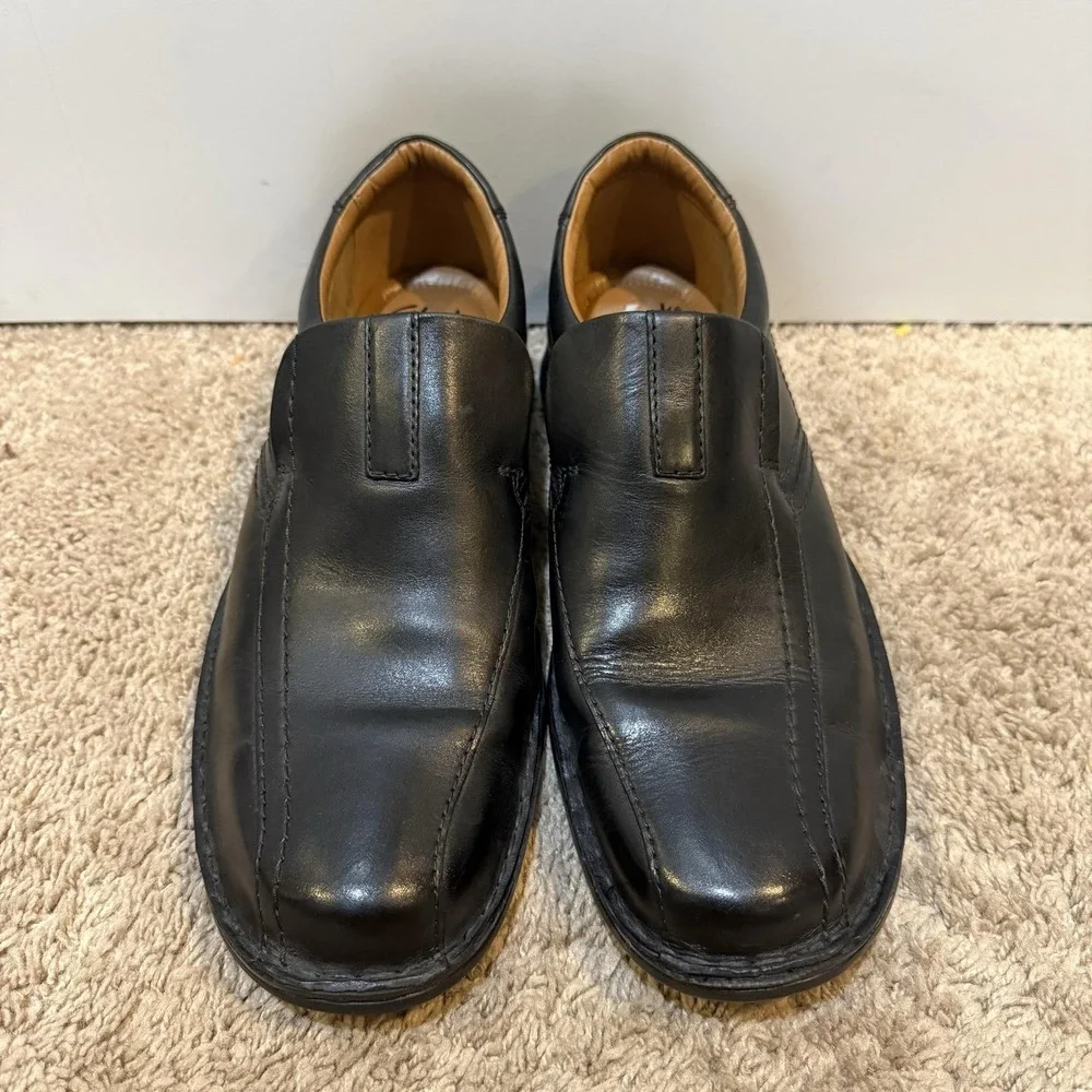 Clarks Shoes Mens Size 10 Black Leather Slip On Loafers Cushion Soft Casual